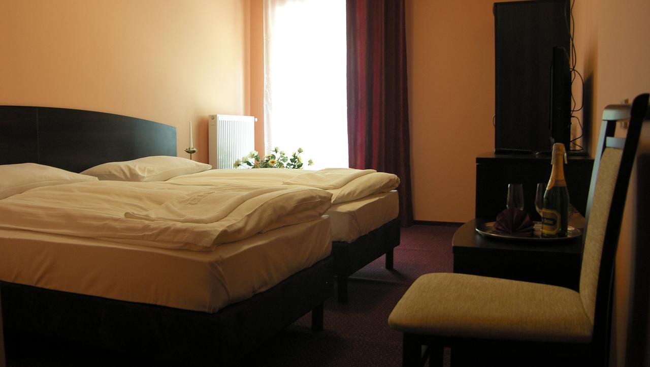 Motel Montana Wolsztyn Exteriör bild